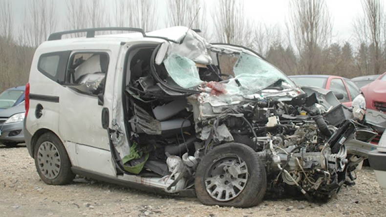 مصرع 3 أطفال في انقلاب سيارة بموكب عرس بباتنة