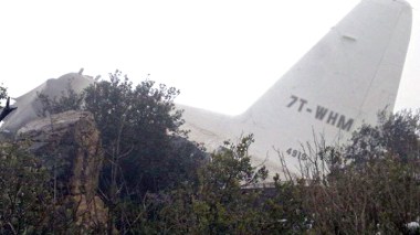 ANP plane-crash: Four helicopters and 100 ambulances to transport the bodies