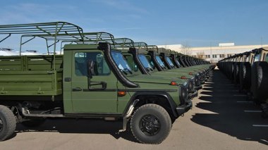 Gaïd Salah à Rouïba: 2 123 camions et bus aux normes Mercedes-Benz