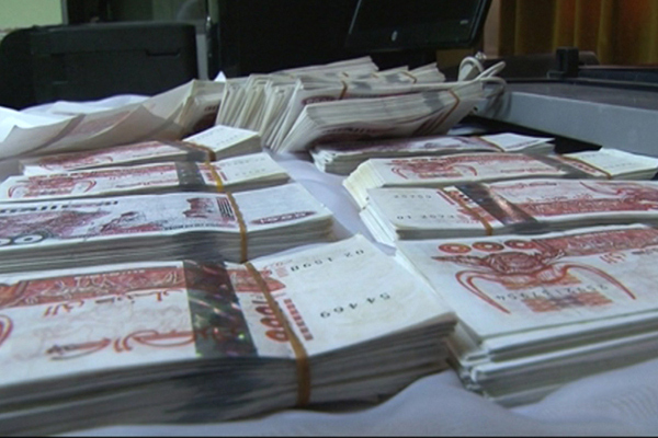 Algerians Need 50 Thousand Billion Centimes (DA) Or 5 Billion Dollars To Wrap Up The Year 2017
