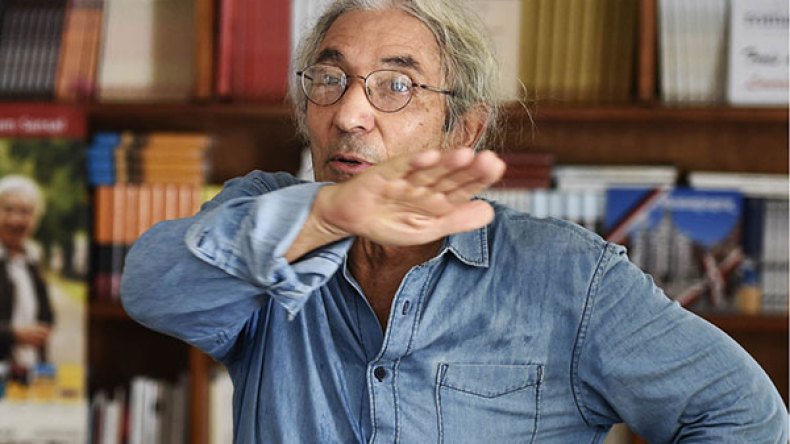 “نحن عائلة مجاهدة وقد تبرّأنا من الكاتب منذ أن زار إسرائيل”