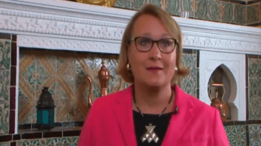 Joan Polaschik souhaite « Ramadan Karim » en arabe