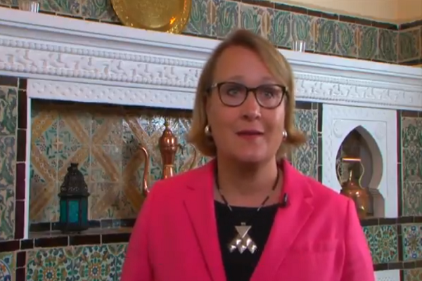 Joan Polaschik souhaite « Ramadan Karim » en arabe