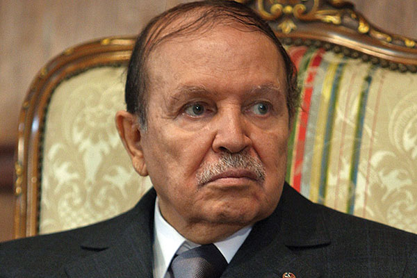 Le président Bouteflika reçoit l'émir Soltane Ben Mohamed Ben Saoud
