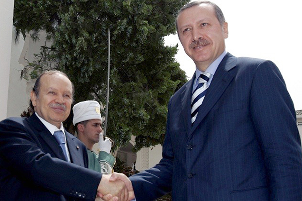 Le président Bouteflika exprime au président Erdogan son soutien et sa solidarité
