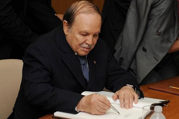 President Bouteflika signs Six International Cooperation Decrees