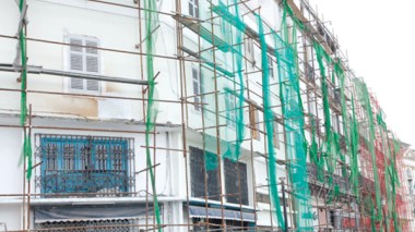 Place des Martyrs : Chute d’un échafaudage sème la terreur