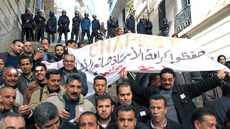“الكناباست”: نناشد الرئيس التدخل لكشف “المؤامرة” ضد الأساتذة