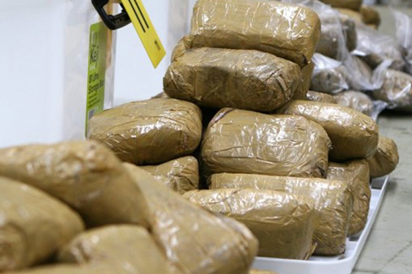 Trafiquants de drogue: Ouyahia appelle à la peine capitale