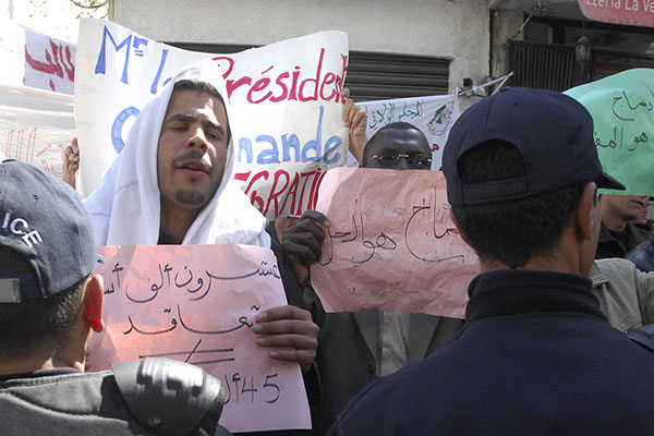 Les contractuels entament une grève de la faim