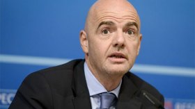 “الفيفا” تزيد من متاعب الكاميرون وتحل مكتبها التنفيذي