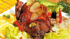 بطة محمرة في الفرن