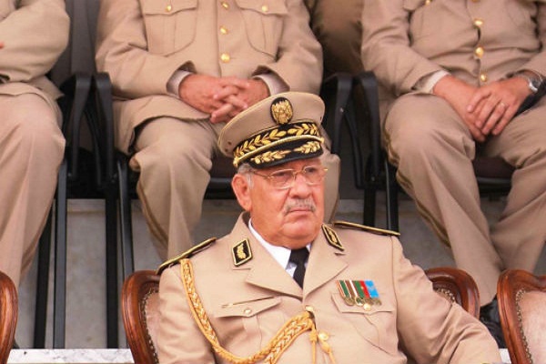 Gaïd Salah : « Nous accordons un intérêt particulier au renforcement de nos capacités défensives »