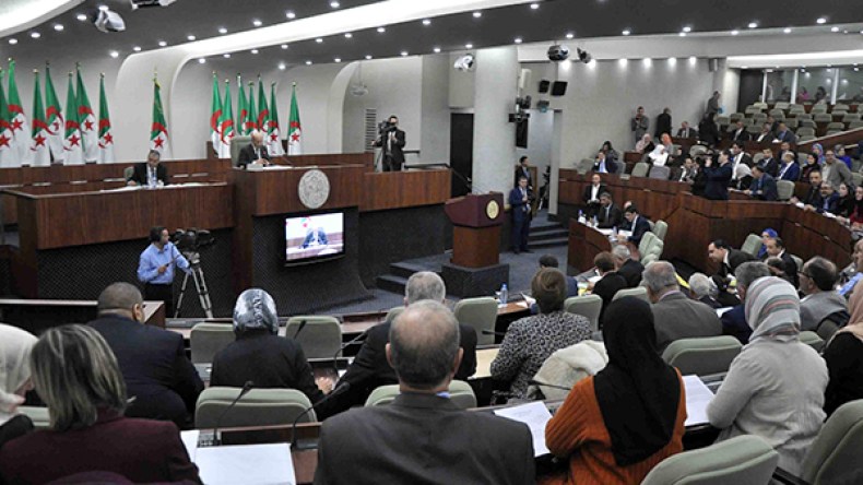 النواب يطالبون برفع المنحة للخارج بأكثر من 500 أورو لليوم!