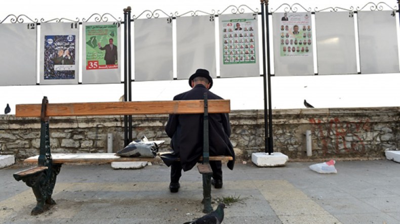 الأحزاب تسابق الزمن لجمع توقيعات الترشح للمحليات