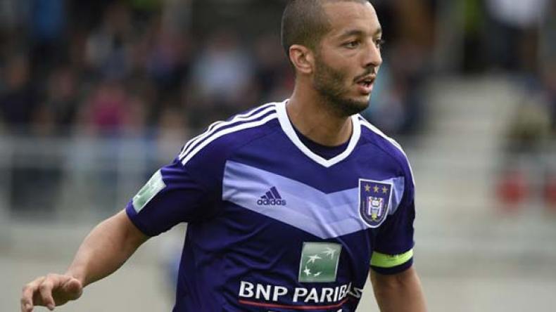 أنصـار أندرلخت البلجيكي يهــاجمون سفيان هني