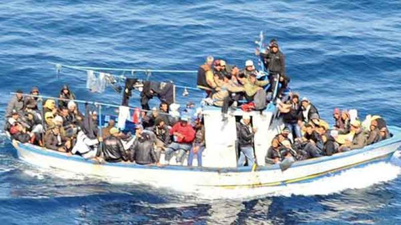 إحباط هجرة 60 “حراقا” وتدمير قنبلة