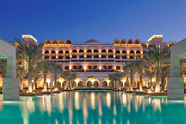 Jour de l’An en Algérie : des soirées à 25 000 da, des buches à 3000 da !