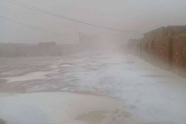 La neige s’invite en plein été à Illizi