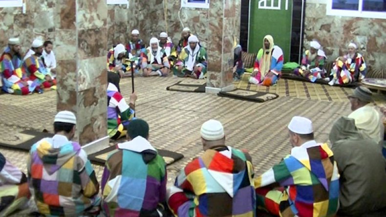 الفايسبوكيون يسخرون من “الكركرية”