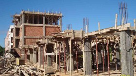 مشاريع السكن في شرق البلاد مهددة بالتوقف