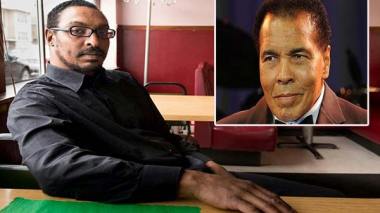 Le fils de Mohamed Ali retenu encore à l'aéroport de Washington