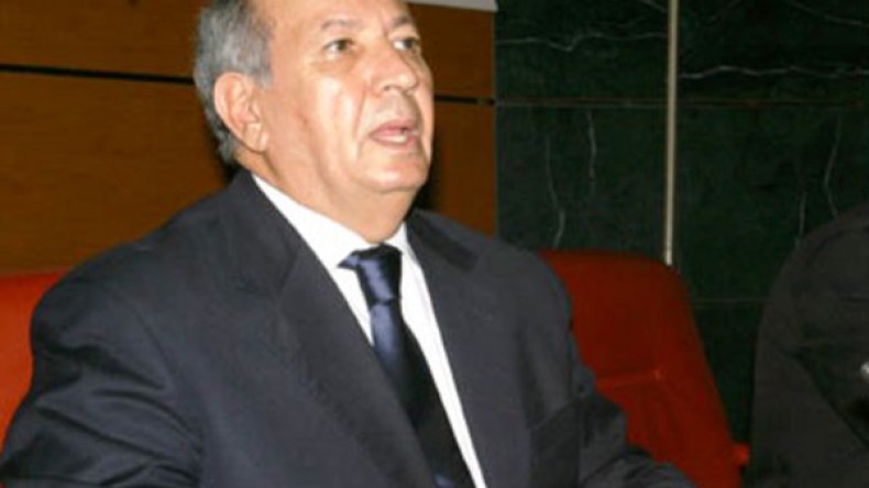 محمد مشرارة يفكر في الإستقالة من منصبه في الفاف