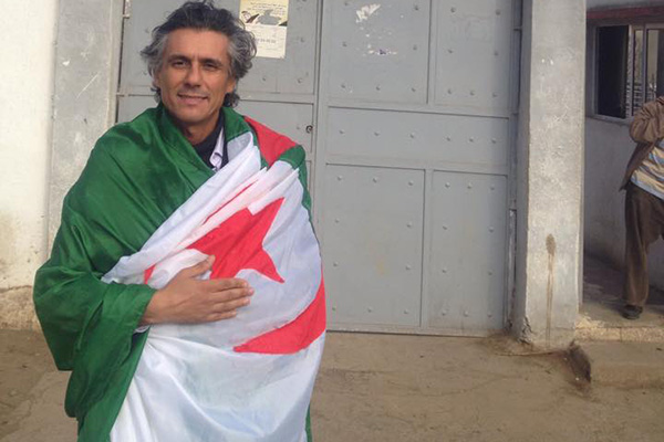 Nekkaz chasse les formulaires de candidature entre Paris-Alger