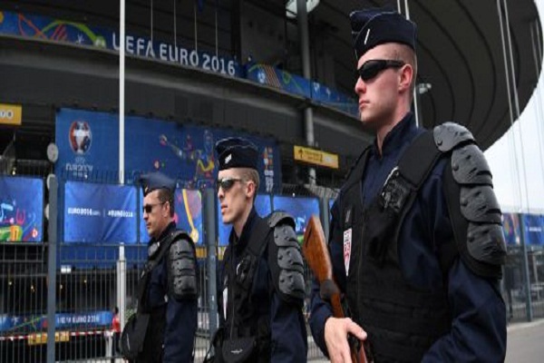Paris: un inconnu tue deux personnes
