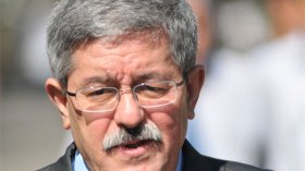 مشاورات تعديل الدستور تفرق الطبقة السياسية أكثر مما تجمعها