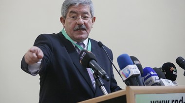 Ouyahia accuse le FLN et épingle Nezzar