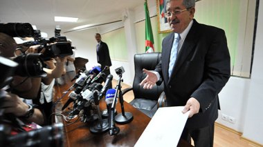 Révision constitutionnelle: Ouyahia devant la presse mardi