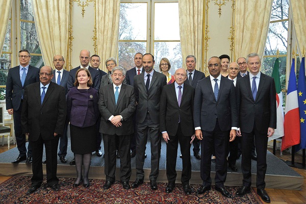 Ouyahia s’envole à Paris