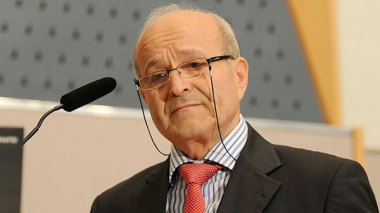 Rebrab promet de recruter les majors de promotion à Cevital