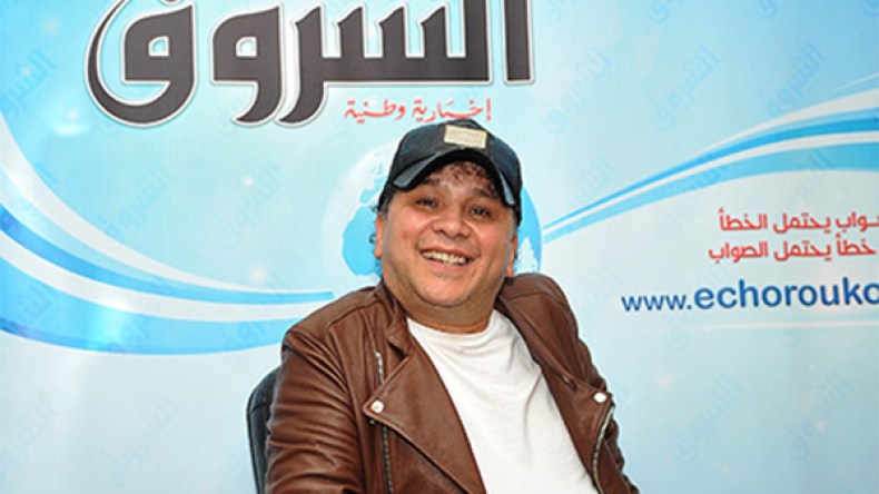 الشاب رشدي يهاجم المخزن بأغنية “زيتنا في دقيقنا والبراني برّا”