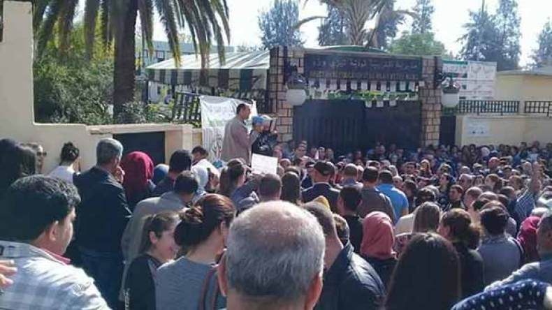 أولياء التلاميذ وأبنائهم يخرجون في مسيرة بتيزي وزو