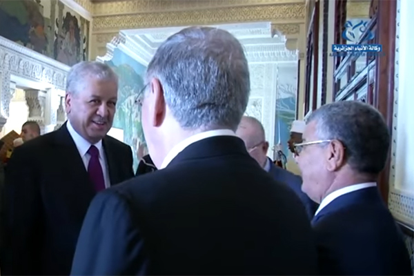 Saadani apparait au Palais du Peuple !