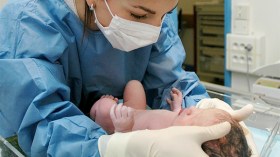 اتحاد القابلات يندد بالظروف المهنية “المزرية” للعمل