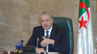 Sellal: « Les revenus du pays n’excèdent pas à 35 milliards de dollars »