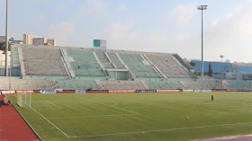 إعادة تجديد ملعب 8 ماي بسطيف بعشب اصطناعي مستورد من ألمانيا