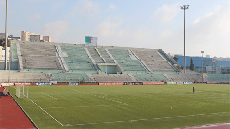 إعادة تجديد ملعب 8 ماي بسطيف بعشب اصطناعي مستورد من ألمانيا