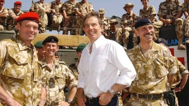 Tony Balir derrière la guerre en Irak