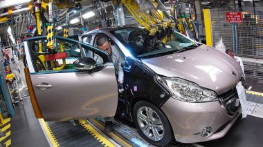 Bouchouareb: « Une partie des voitures Peugeot destinée à l’exportation »