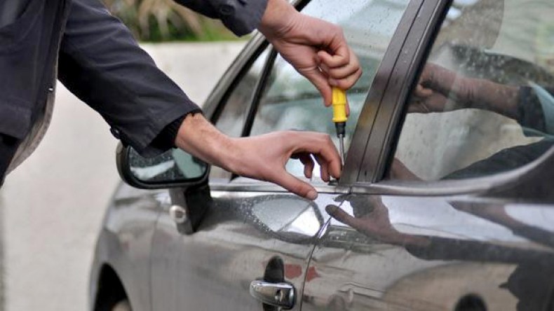 الإطاحة بشبكة لسرقة المركبات بالعاصمة والبليدة