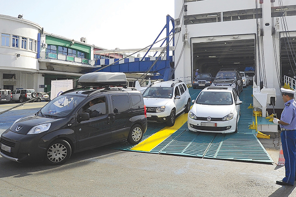 Bouchouareb : «L’importation des véhicules d’occasion  n’est pas incluse dans la loi de Finance 2017 »