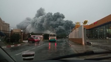 Bab Ezzouar : Un énorme incendie ravage le dépôt de Panasonic