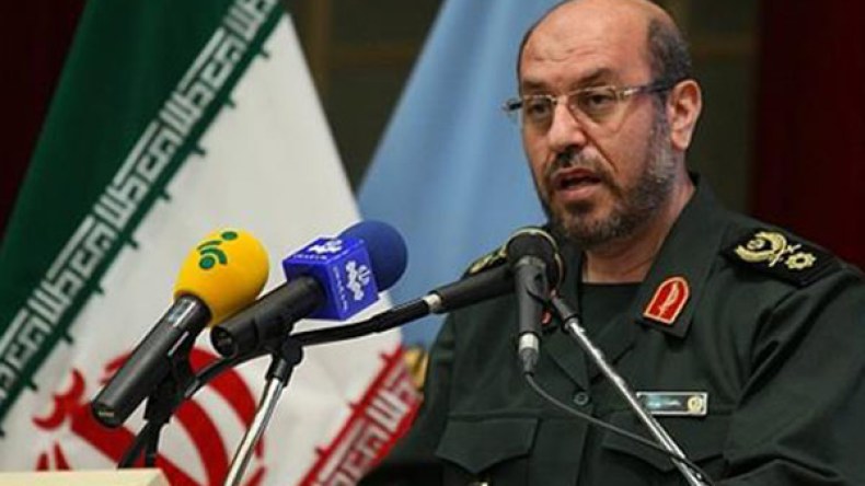 وزير الدفاع الإيراني: سنواصل تطوير قوتنا الصاروخية بقوة