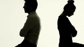 مشاكلنا المادية لا تنتهي.. هل أخرج للعمل؟