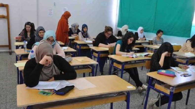 مترشحون لمسابقة توظيف الأساتذة يغشون في الامتحان