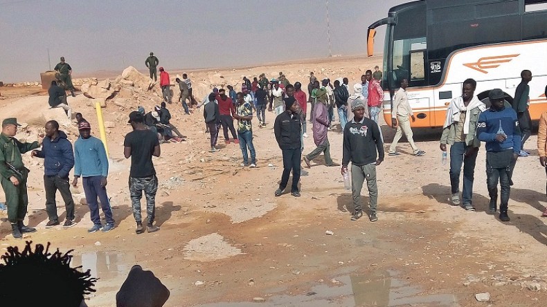 الجزائر تكبح آلاف المهاجرين غير الشرعيين من اختراق حدودها الجنوبية